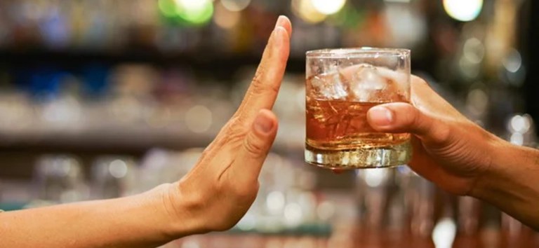 Intoxicações por Metanol: 59 Casos Confirmados e Acompanhamento do Ministério da Saúde Imagem do artigo