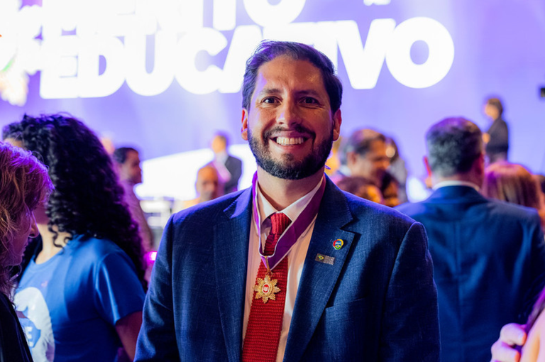 Margareth Menezes e Márcio Tavares Recebem Ordem Nacional do Mérito Educativo em Cerimônia Comemorativa Imagem do artigo