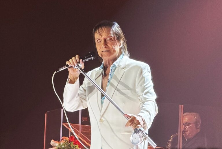 Uma Noite Mágica no ‘Castelo’ do Rei: Emoções e Canções que Encantam Imagem do artigo