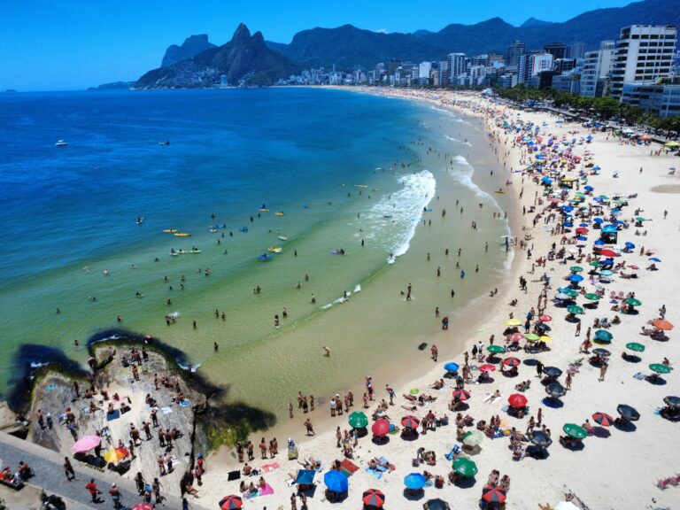 Alerta da Secretaria de Saúde do Rio sobre Calor Excessivo no Natal: Prepare-se!