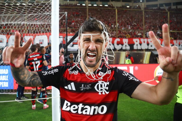 Arrascaeta: Craque do Ano e Protagonista do Sucesso do Flamengo em 2025
