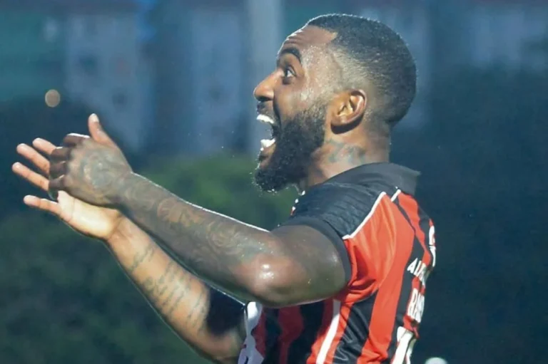 Botafogo Rivaliza com Vitória pela Contratação do Lateral Ramon do Internacional