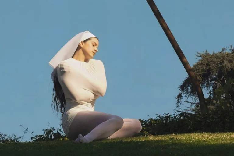 Rosalía Anuncia Show Extra no Rio: Turnê ‘LUX’ Promete Encantar Fãs Imagem do artigo