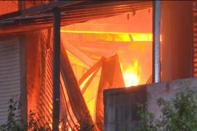 Incêndio Devasta 28 Lojas na CEASA do Rio de Janeiro Imagem do artigo