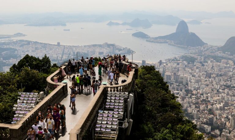 Crescimento Recorde Impulsiona o Turismo Brasileiro em 2025 Crescimento Recorde Impulsiona o Turismo Brasileiro em 2025