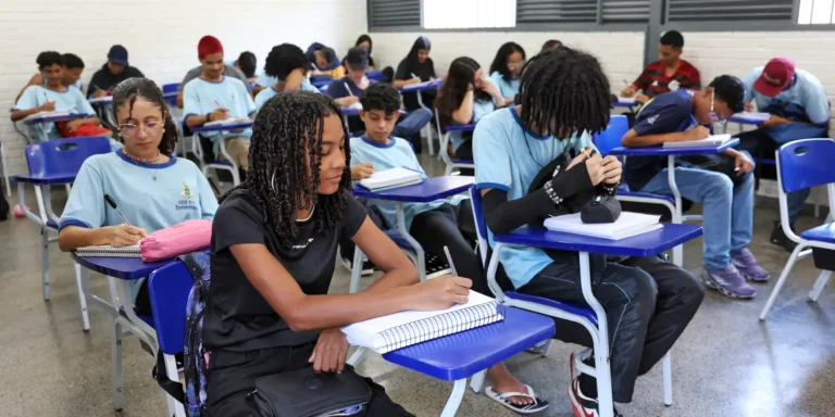 Décima Parcela do Programa Pé-de-Meia é Liberada para Estudantes no Brasil