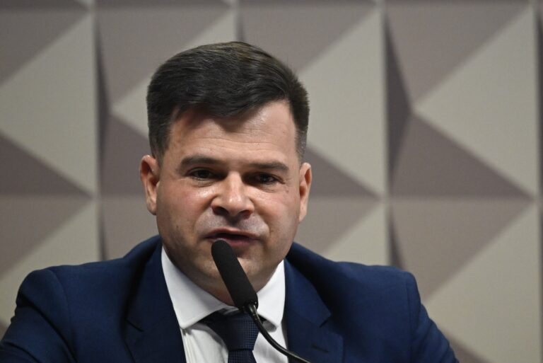 Ex-diretor da PRF é condenado a mais de 24 anos de prisão por crimes graves