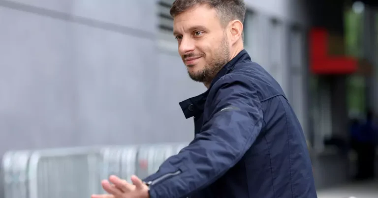 Ex-treinador do Botafogo Critica Anselmi: ‘Não se deve fazer de tudo para estar no futebol’ Ex-treinador do Botafogo Critica Anselmi: 'Não se deve fazer de tudo para estar no futebol'