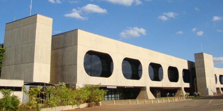 Exposição "MEME: no Br@sil da memeficação" Explora a Cultura dos Memes em Brasília