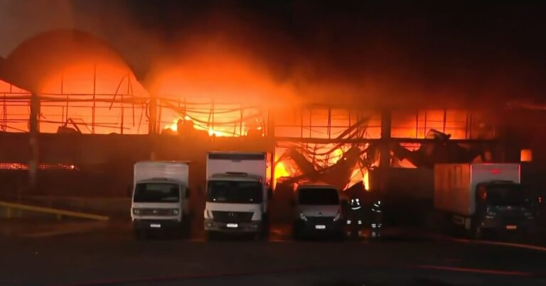 Incêndio Devastador na Ceasa do Rio: Pavilhão 43 em Chamas Imagem do artigo