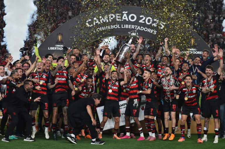 Futebol 2025: Flamengo se destaca, Palmeiras gasta alto e Vasco permanece em jejum