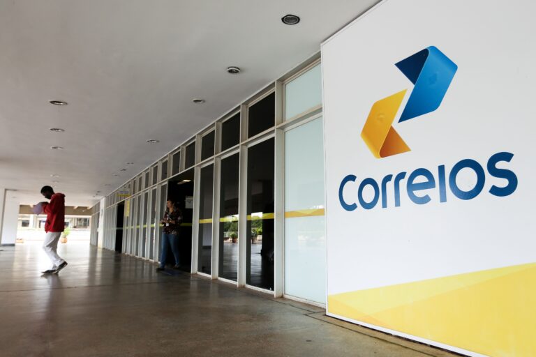 Impasse Salarial nos Correios: Empregados Rejeitam Proposta e TST Intervirá