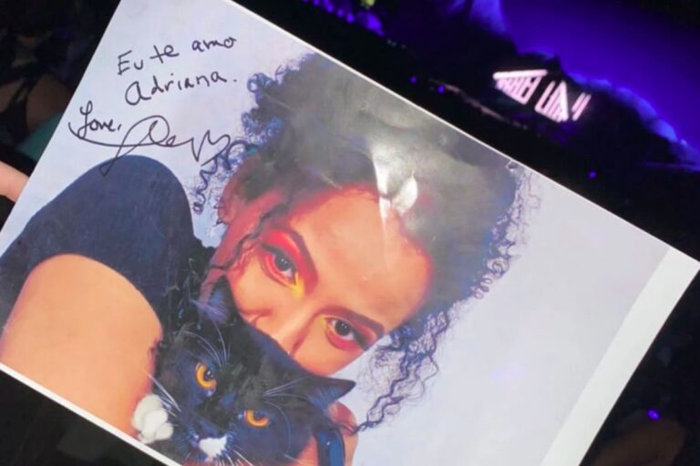 Mãe Recorda Dois Anos da Perda da Filha em Show de Taylor Swift