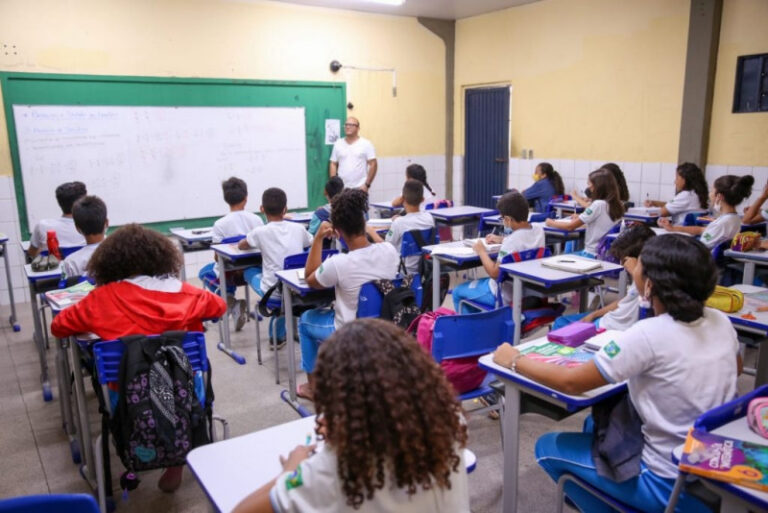 Mais de 900 Professores da Rede Estadual do Piauí São Promovidos em Progressão Horizontal Mais de 900 Professores da Rede Estadual do Piauí São Promovidos em Progressão Horizontal