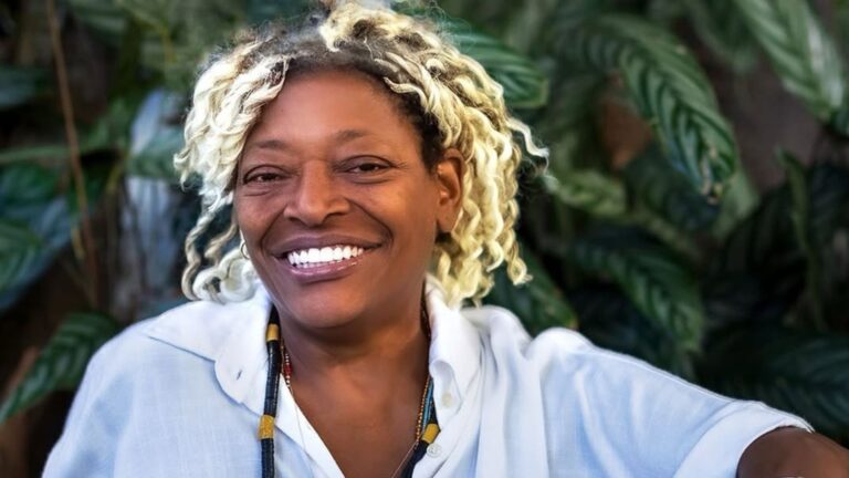 Mart’nália é assaltada horas antes de show na virada de Copacabana Mart’nália é assaltada horas antes de show na virada de Copacabana