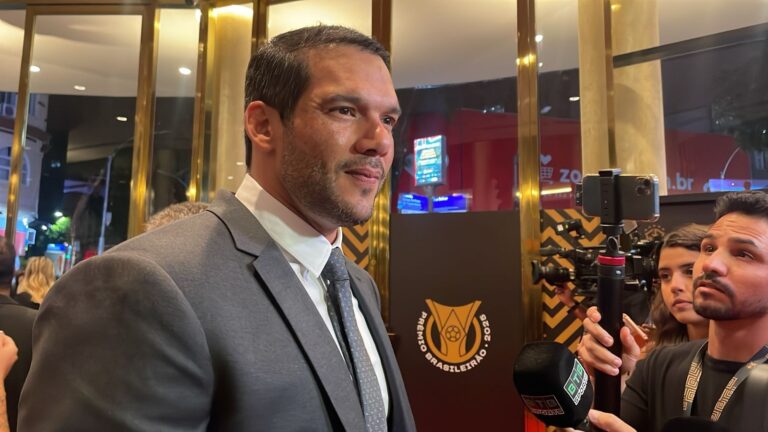 CBF Planeja Reformas no Futebol Brasileiro: Debate Sobre Gramados Sintéticos e Proposta do Flamengo Imagem do artigo