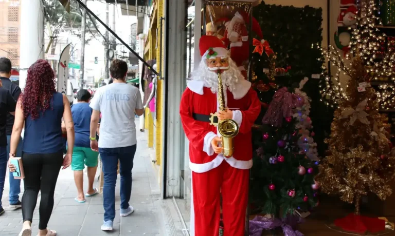 Consumidores do Rio Utilizam 13º Salário para Quitar Dívidas e Comprar Presentes de Natal Imagem do artigo