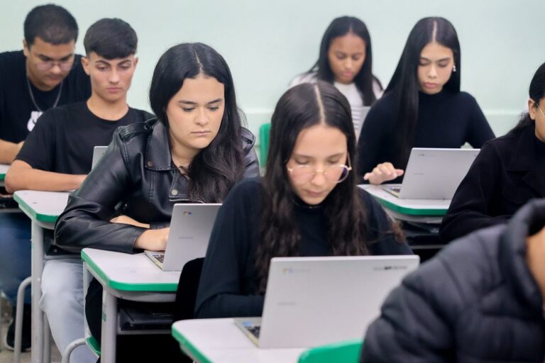 São Paulo Lança Currículo de Educação Digital e Midiática para Todas as Etapas de Ensino