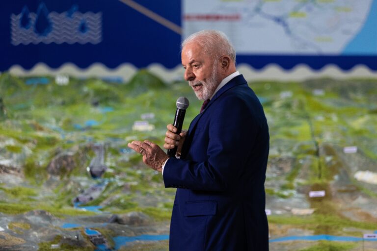 The Economist critica reeleição de Lula e aponta Flávio Bolsonaro como ineficaz