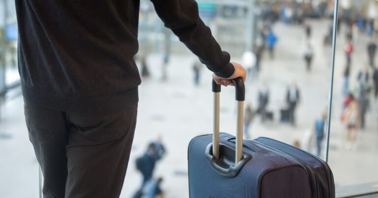 Turismo Internacional no Brasil Cresce 40% em 2025 e Gera Bilhões para a Economia