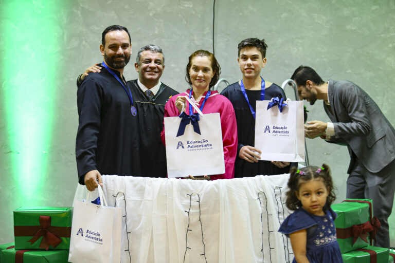 Família de Cianorte Transforma Suas Vidas Através da Educação Adventista Imagem do artigo