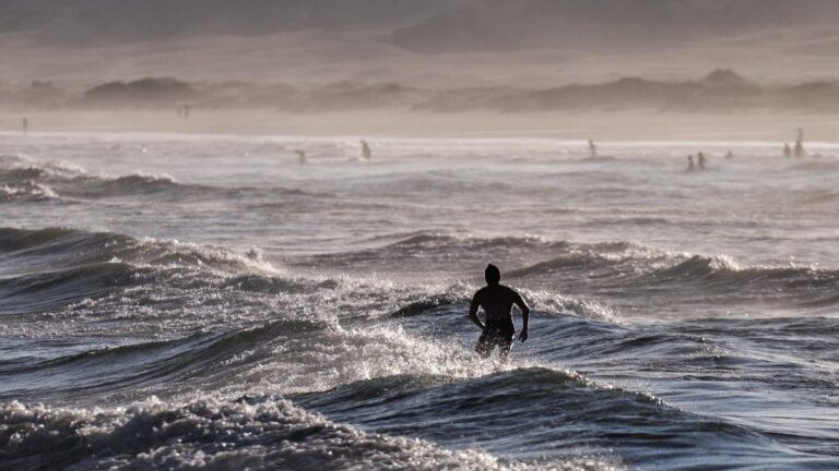 A Praia que Deu Vida ao Surfe no Rio Grande do Sul: História e Cultura A Praia que Deu Vida ao Surfe no Rio Grande do Sul: História e Cultura