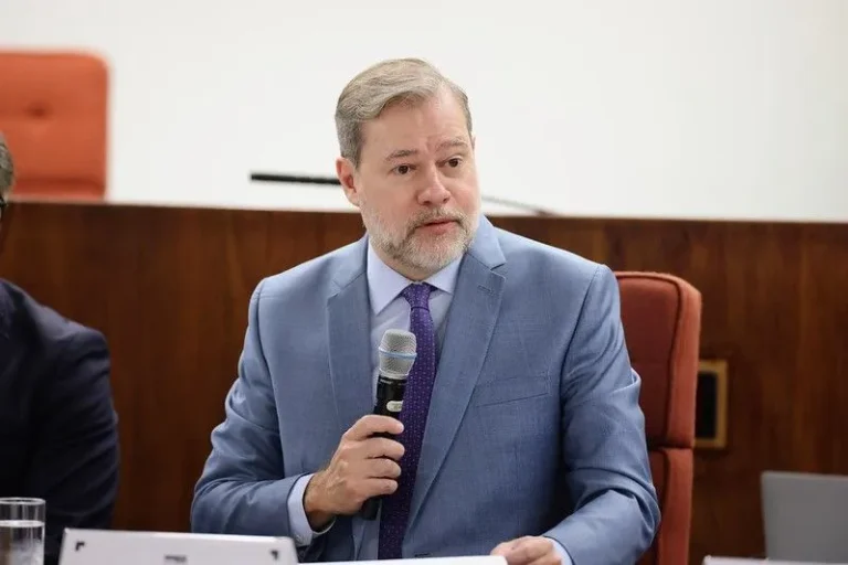 Blindagem de Dias Toffoli no Caso Master: Análise da Postura do STF e PGR Blindagem de Dias Toffoli no Caso Master: Análise da Postura do STF e PGR