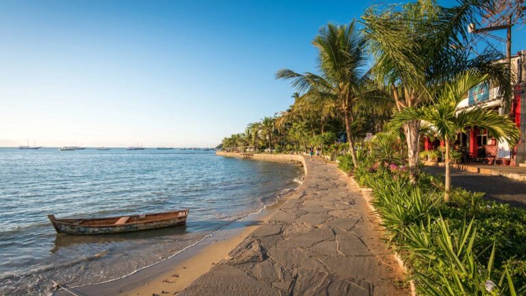 Búzios: De Vila de Pescadores a Ícone do Litoral Fluminense