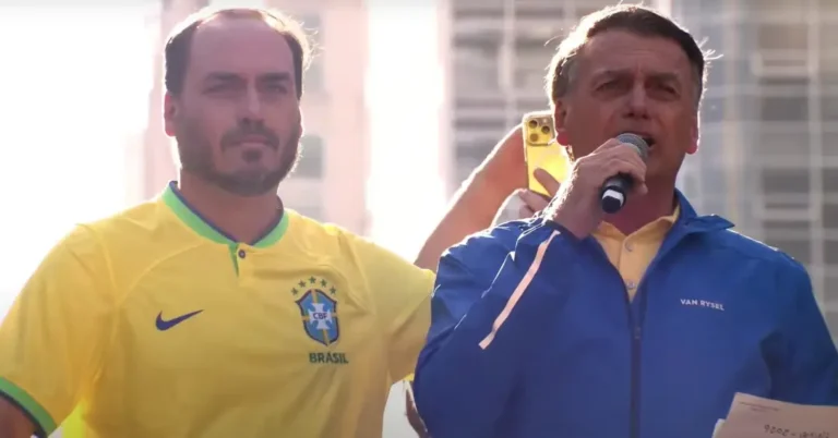 Carlos Bolsonaro Afirma Ter Autorização de Bolsonaro Para Visitar Tarcísio em SP Carlos Bolsonaro Afirma Ter Autorização de Bolsonaro Para Visitar Tarcísio em SP
