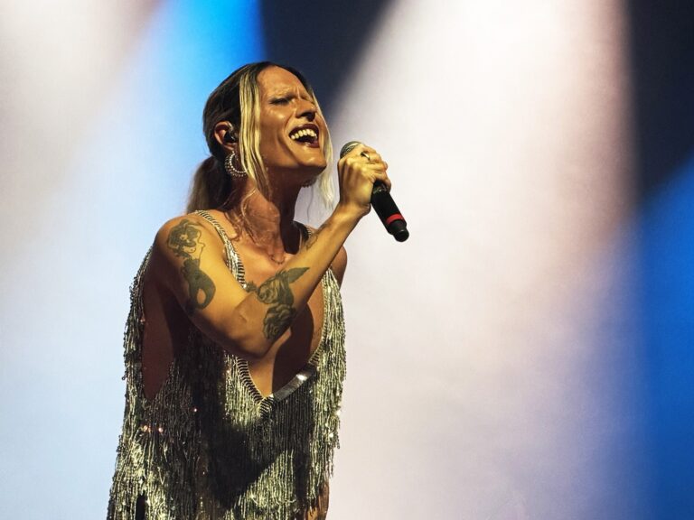 Catto Renasce como Vênus: A Intensidade de 'Caminhos Selvagens' em Show No Teatro Riachuelo