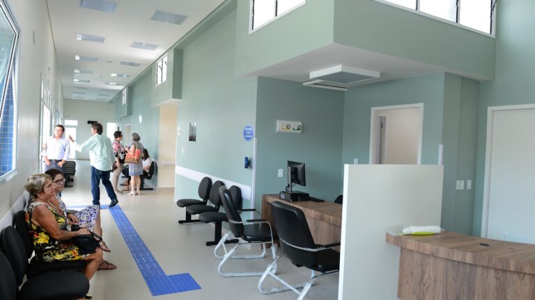 Centros de Saúde de Campinas Coletam Apenas Exames de Urgência Após Problemas no Sistema