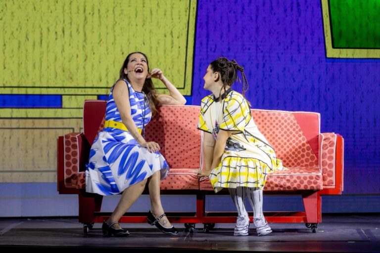 Comédia Musical 'Fala Sério, Mãe!' Com Thalita Rebouças Estreia no Roxy Dinner Show