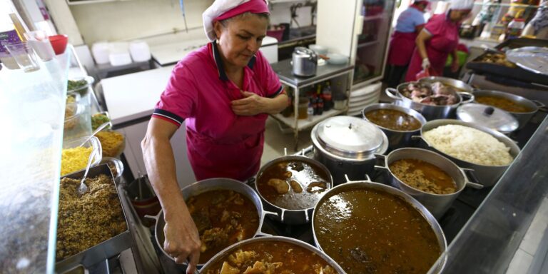 Contratação de Profissionais com Mais de 50 Anos Cresce no Comércio e Serviços em SP