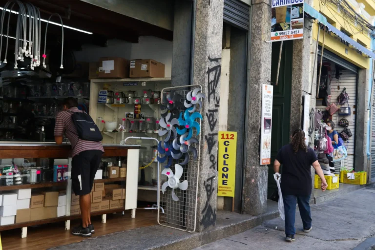 Entenda o Paradoxo do Baixo Desemprego e Alto Endividamento no Brasil