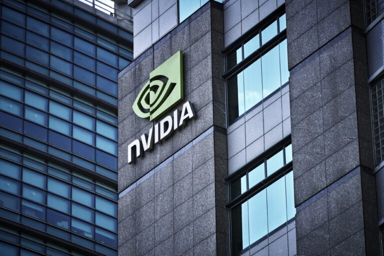 EUA Liberam Venda de Chips de IA da Nvidia para a China com Restrições