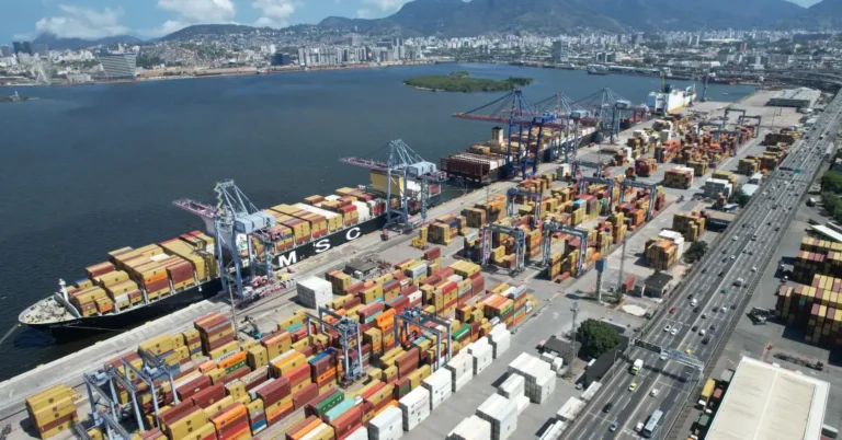 Exportações Brasileiras Crescem 3,5% em 2025, Mesmo com Tarifas Americanas