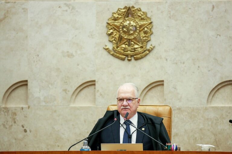 Fachin Propõe Regras de Conduta para o STF: 'Ou nos Limitamos, ou Poderá Haver Limitação Externa'