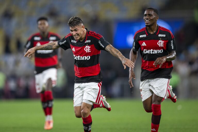 Flamengo Alcança 13 Jogos Sem Derrota Contra o Vasco no Carioca Flamengo Alcança 13 Jogos Sem Derrota Contra o Vasco no Carioca