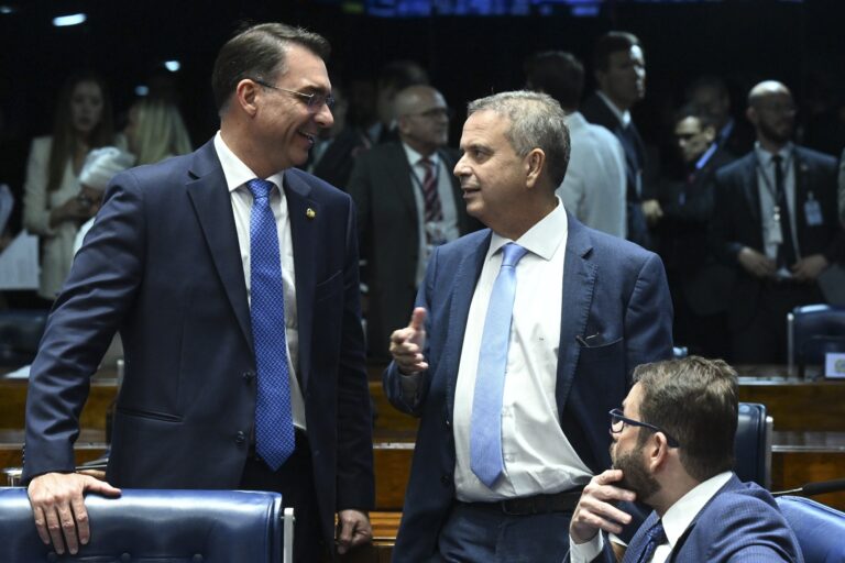 Flávio Bolsonaro e Rogério Marinho: A Aliança Estratégica Para o Nordeste Flávio Bolsonaro e Rogério Marinho: A Aliança Estratégica Para o Nordeste