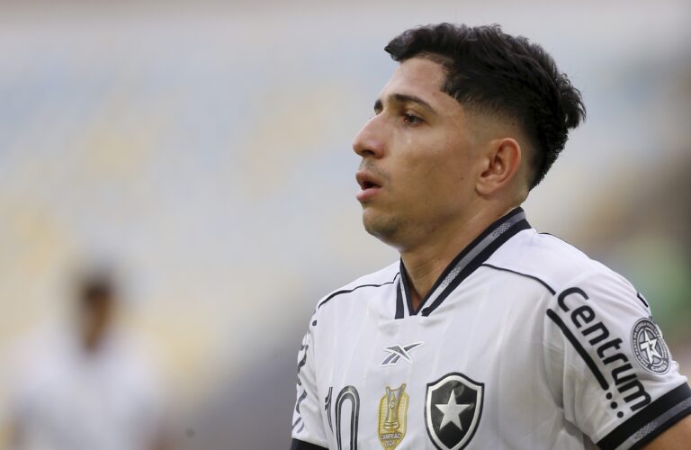 Frustração no Mercado: Fluminense Desiste de Savarino do Botafogo