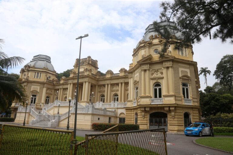 Governo do Rio exonera 23 servidores comissionados da Educação