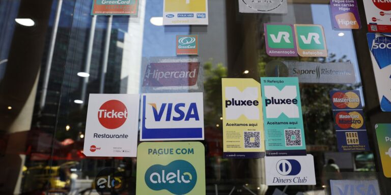 Liminares de Empresas de Vale-Alimentação Desafiam Novas Regras do PAT Liminares de Empresas de Vale-Alimentação Desafiam Novas Regras do PAT