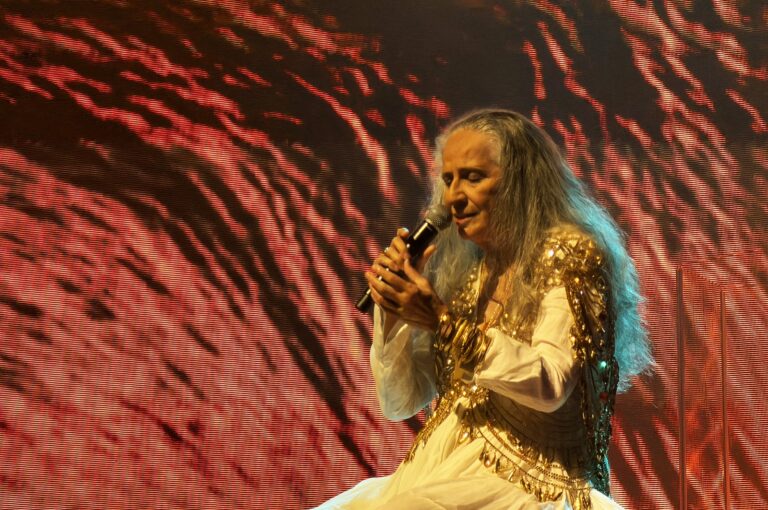Maria Bethânia Celebra 60 Anos de Carreira com Show Marcante no Rio de Janeiro