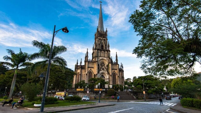 Petrópolis: A Cidade Imperial que Encanta e Tranquiliza