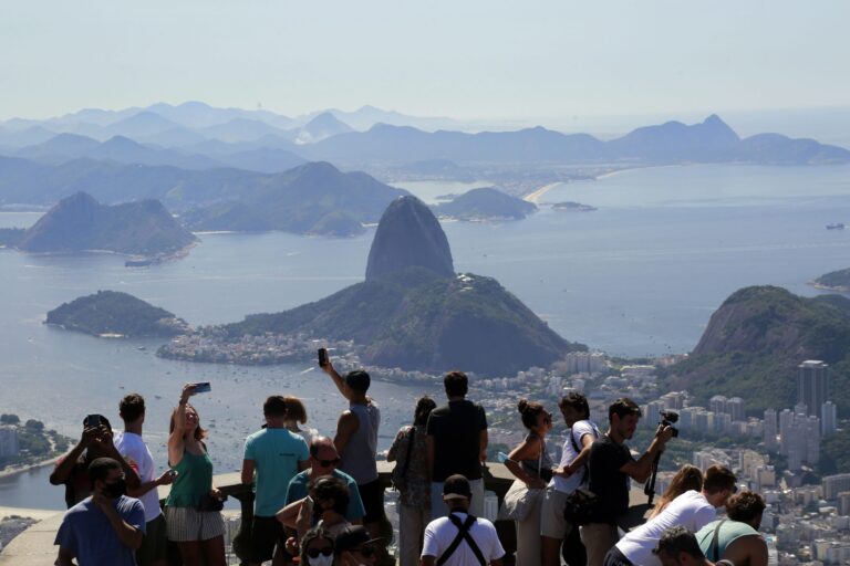 Recorde de Visitantes no Rio: 12,5 Milhões em 2025 Geram R$ 27,2 Bilhões na Economia Carioca