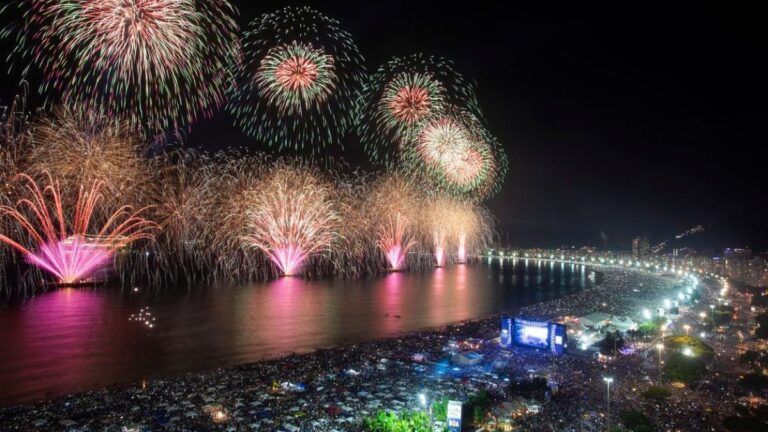Rio de Janeiro Celebra 2026 com Shows e Fogos em Copacabana