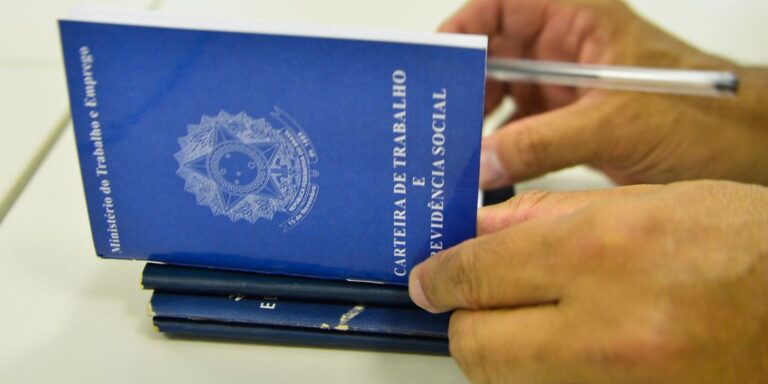 Rio de Janeiro Cria 420,9 Mil Empregos com Carteira Assinada em Dois Anos Rio de Janeiro Cria 420,9 Mil Empregos com Carteira Assinada em Dois Anos