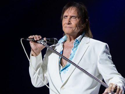 Roberto Carlos Lamenta Ausência em Velório de Amigo Após Teste Positivo para Covid-19 Roberto Carlos Lamenta Ausência em Velório de Amigo Após Teste Positivo para Covid-19