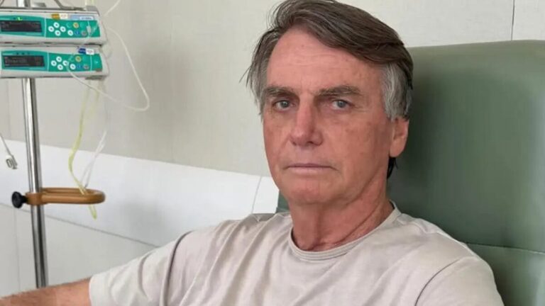 Saúde de Jair Bolsonaro se Agrava: Carlos Bolsonaro Relata Abalos Psicológicos do Pai