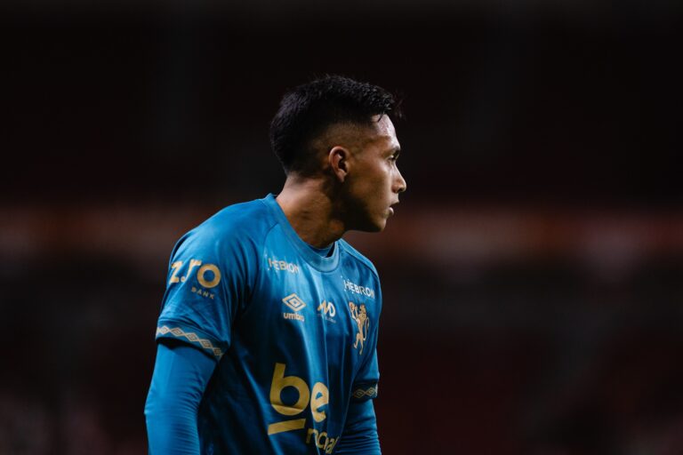 Sport Recebe Proposta do Platense por Rodrigo Atencio: O Que Isso Significa?